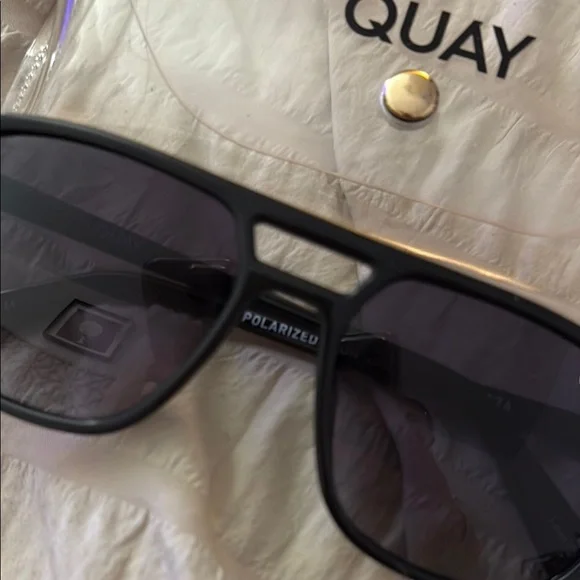 Quay Australia Black on the Fly Transparent Bag Minimalist Design polarized - bl - Picture 2 of 7
